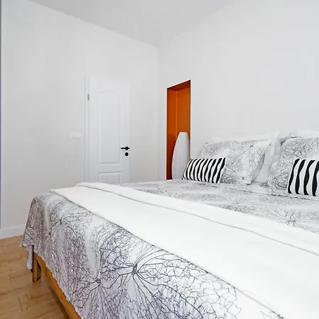Justiniana Apartment *